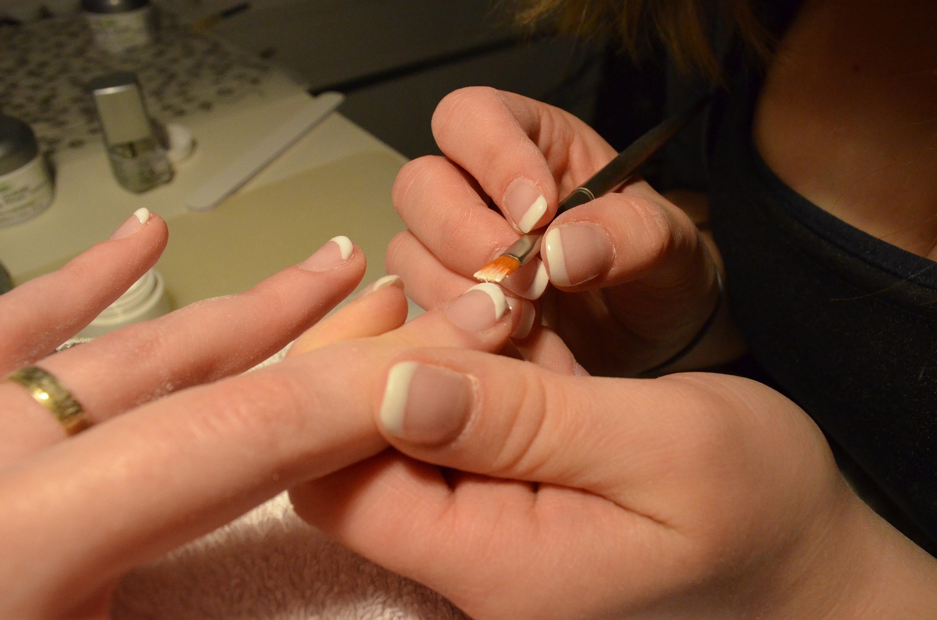 Witte vlekjes op nagels: wat betekenen ze?